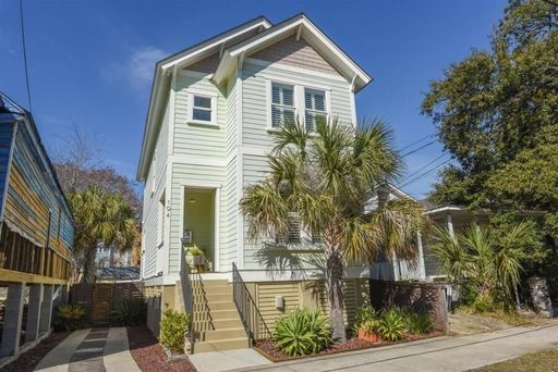 An image of two story house at 194 Fishburne Street Charleston, SC 29403