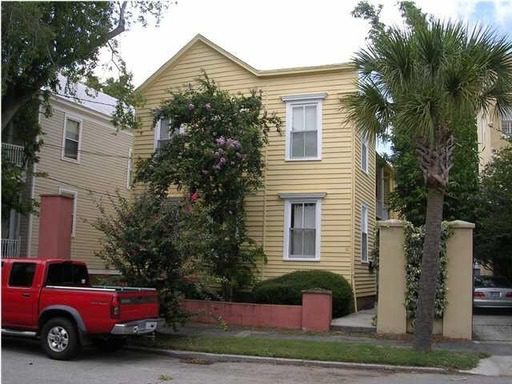 A 700 F apartment building at 30 Chapel Street #3 Charleston, SC 29401