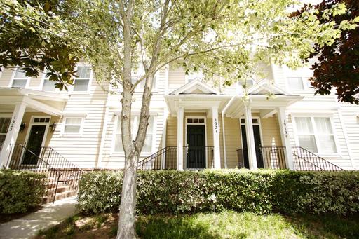 A two story white coloured house at Pierce Street Charleston, SC 29492