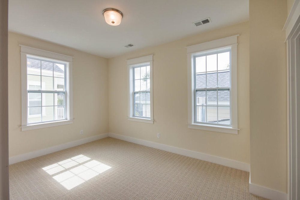 An unfurnished bedroom in the apartment