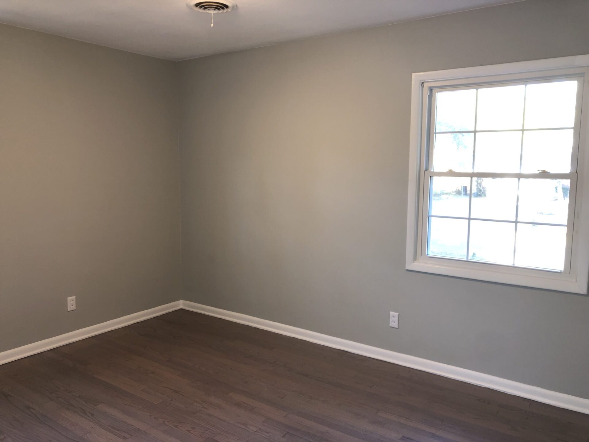 An empty unfurnished room